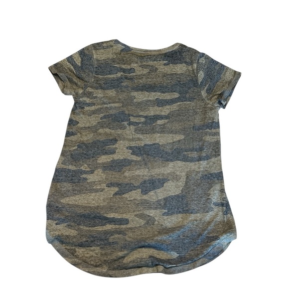 5/$25 Lucky Brand Camo V-Neck T-Shirt - Picture 4 of 4